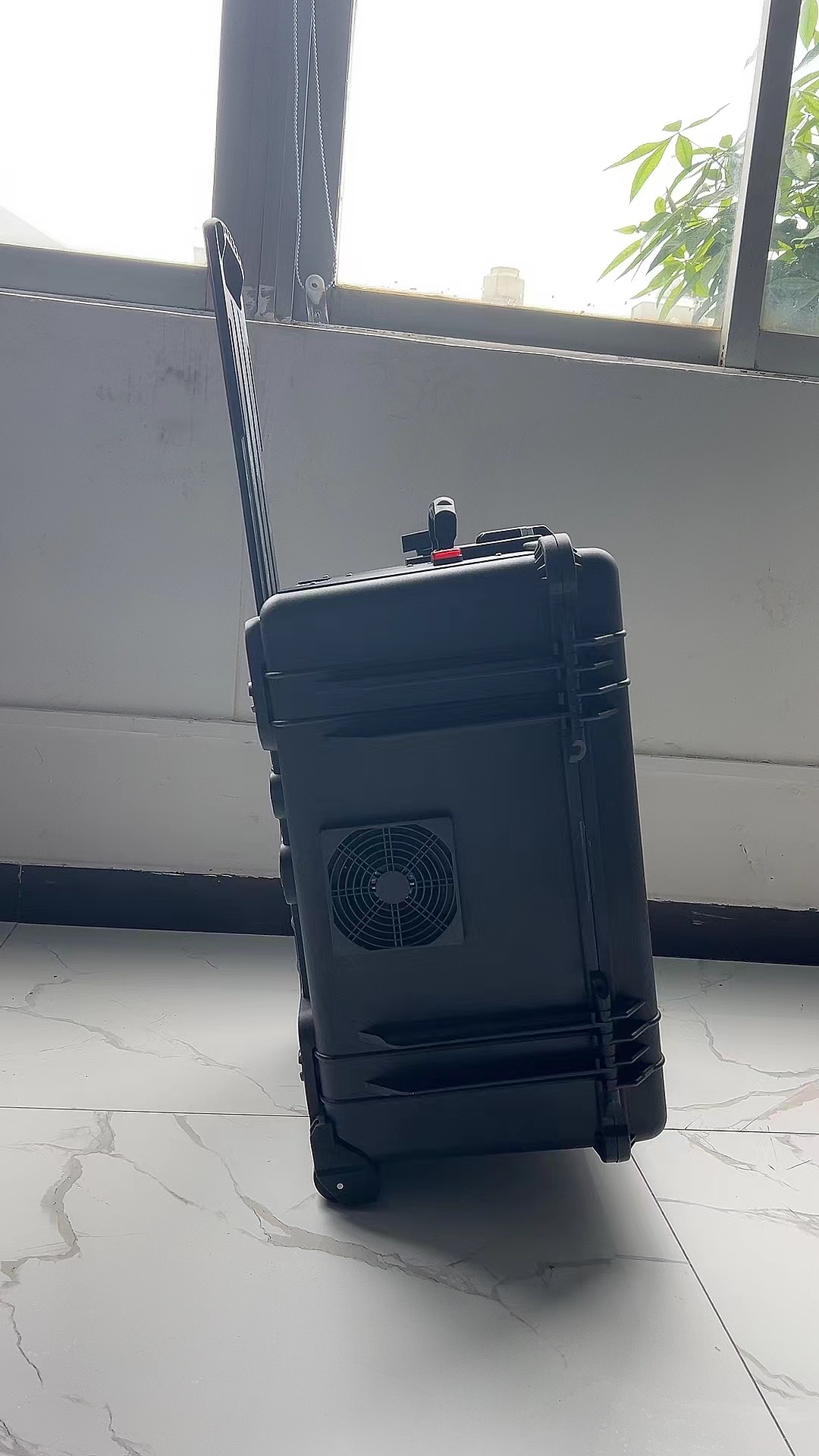 浮山手拉箱型移动通信干扰器